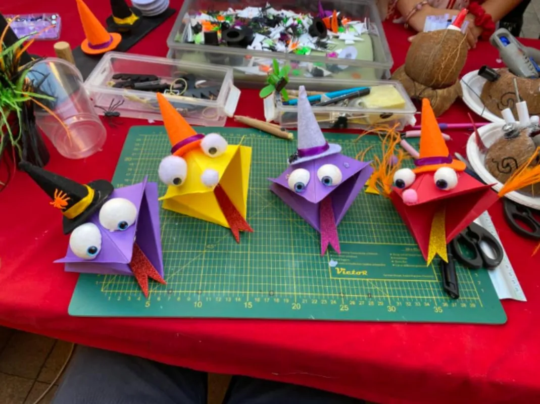 Atelier créatif pour enfants, petits personnages en papier