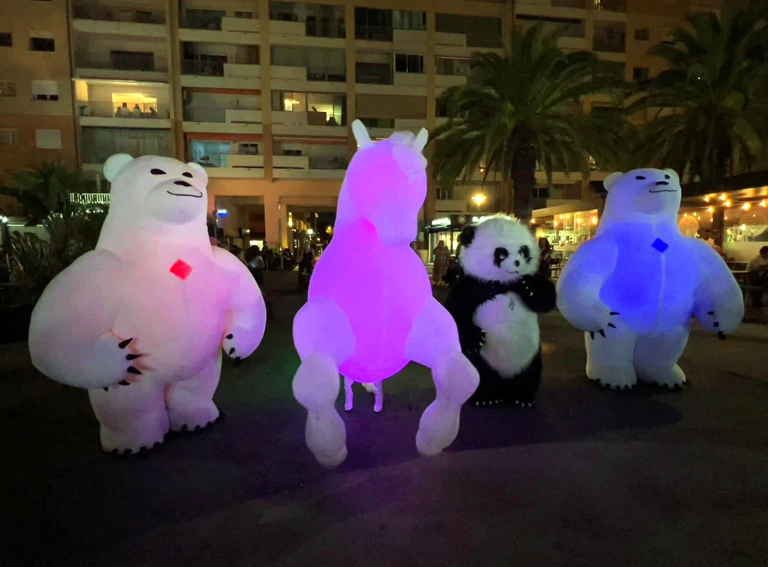Ours Panda Licorne dans les rues