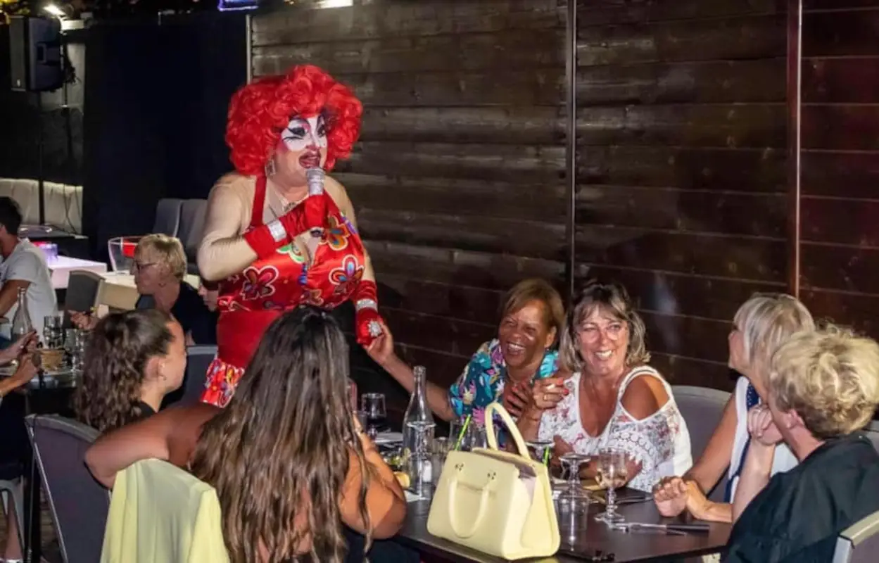 Alain, one-man-show et transformiste