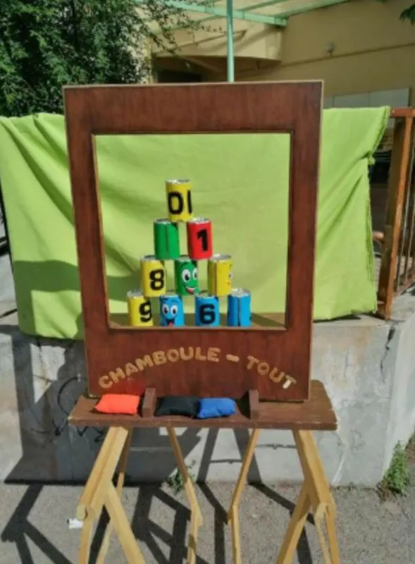 Jeu en bois « chamboule-tout »