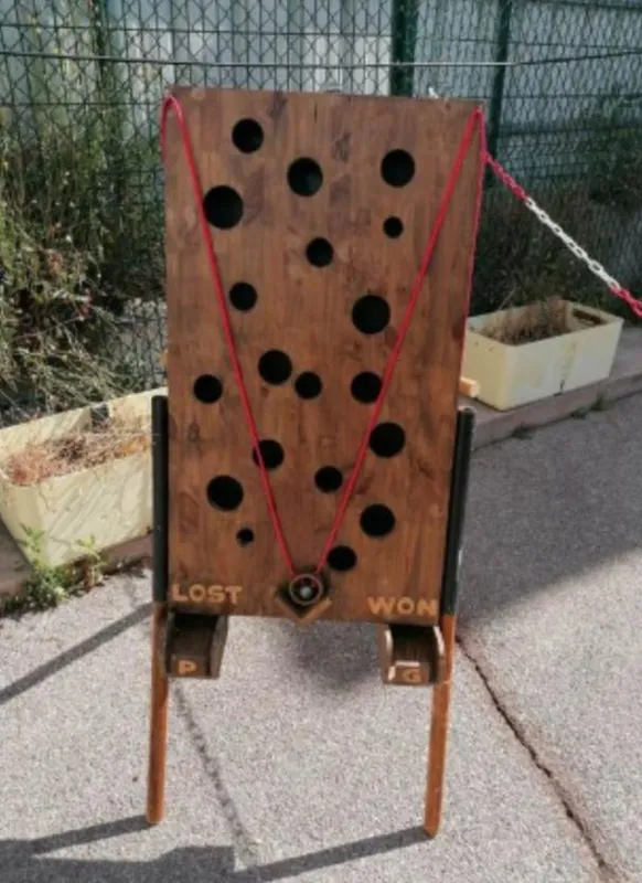 Jeu en bois, panneau à anneaux « Lost / Won »