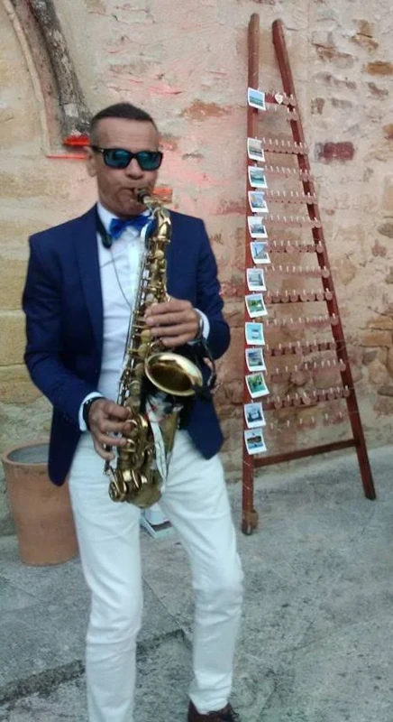 Saxophoniste lors d'une réception