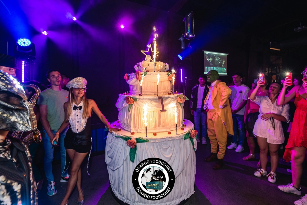Gâteau surprise géant en soirée
