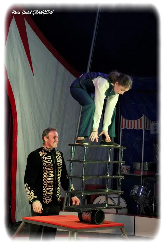 Numéro d'équilibre du Cirque Cornero