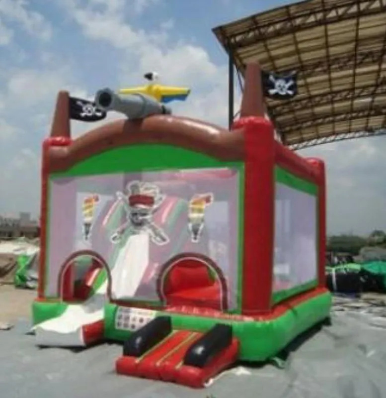 Château gonflable pirate avec toboggan